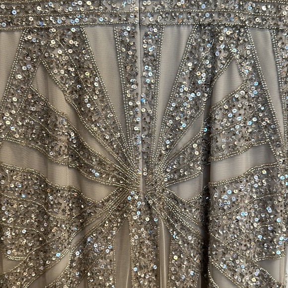 NWT AIDAN MATTOX BEADED SILVER GOWN - Picture 16 of 17